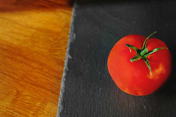 포토 JPG 해외이미지 음식 백그라운드 잎 농업 다이어트 토마토 채소 재료 건강 요리 사람없음 빨간색 우주 주방 검은색 칠판 어둠 샐러드 나뭇가지 시골 신선 원형 체리 시장 칼 먹기 허브 유기농 날것 석판 숙성 채식주의자 카피스페이스 비건 해외포토 도형 나무 식물 웰빙 산업 컬러 과일 모션 공백 채식 파일형식 이미지허브