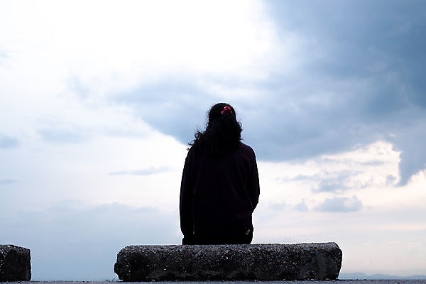 포토 JPG 해외이미지 1 라이프스타일 응시 여자 생각 한명 동양인 성인 슬픔 표현 드라마 문제 혼자 해외포토 시선 감정 사람 인종 생활 파일형식 이미지허브