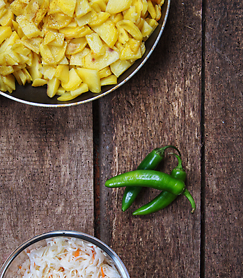 포토 JPG 해외이미지 전통 음식 백그라운드 토마토 채소 재료 유리 고추 탁자 감자 건강 요리 사람없음 목재 초록색 우주 어둠 샐러드 튀김 흰색 항아리 정상 먹기 머스터드 향신료 유기농 피클 후추 통조림 딜 식초 절임 채식주의자 핸드메이드 해외포토 나무 웰빙 컬러 가구 모션 재질 도자기 소스_음식 채식 향미료 파일형식 이미지허브