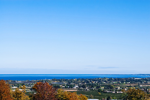 포토 JPG 해외이미지 나무 식물 계절 호수 바다 잎 자연 하늘 주택 파노라마 풍경 사람없음 야외 초록색 물 파란색 우주 마을 환경 침묵 공백 가을 시골 만 땅 장면 타운 내추럴 수평선 해외포토 자연요소 컬러 촬영기법 건물 소리 도시 생태계 파일형식 이미지허브