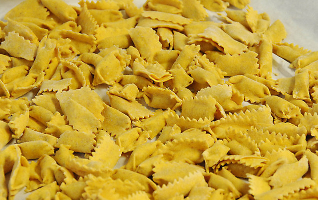 포토 JPG 해외이미지 스튜디오촬영 전통 음식 재료 자연 건조 파스타 실내 요리 사람없음 컬러풀 노란색 이탈리아 신선 이탈리아음식 맛 유기농 흙더미 건강식 산기슭 핸드메이드 해외포토 웰빙 유럽 컬러 컨셉 산 서양음식 내부 흙 생태계 파일형식 더미 이미지허브