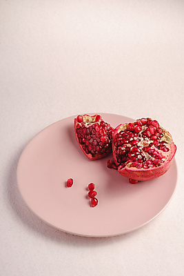 포토 JPG 해외이미지 사람없음 낟알 날것 석류 카피스페이스 분홍색배경 해외포토 분홍색 백그라운드 과일 공백 파일형식 이미지허브