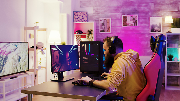 포토 JPG 해외이미지 남자 의자 실내 한명 앉기 상반신 성인 취미 옆모습 컴퓨터 텔레비전 게임 타이핑 키보드 집중 게이머 프로게이머 성인남자한명만 해외포토 직업 1 뷰포인트 가구 컨셉 모션 놀이 사람 내부 전자제품 남자한명만 성인남자만 파일형식 이미지허브