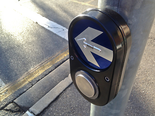 포토 JPG 해외이미지 길 십자가 화살 사람없음 금속 맑음 기계 기다림 봉 건너기 방법 해외포토 모션 재질 날씨 파일형식 이미지허브