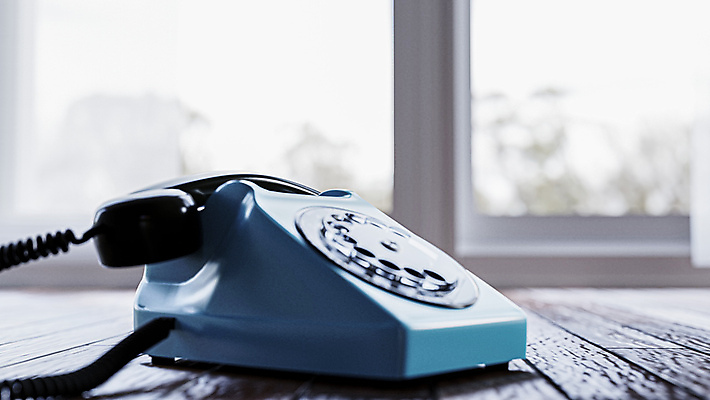 포토 JPG 해외이미지 통신 실내 사람없음 3D 골동품 클래식 전화기 오브젝트 수화기 복고 나무바닥 다이얼 구식 스타일 해외포토 컨셉 바닥 내부 디지털합성 파일형식 이미지허브