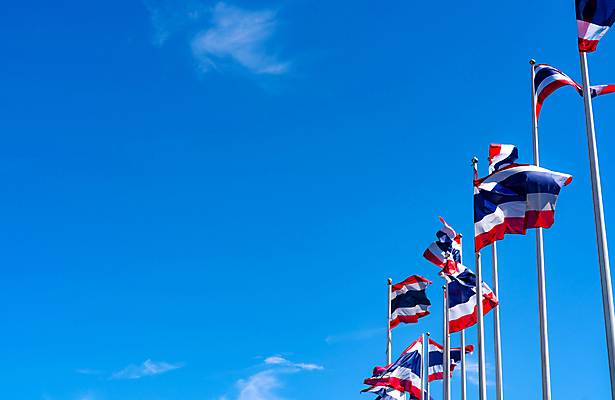 포토 JPG 해외이미지 아시아 문화 물결 파도 태국 하늘 날리기 바람 동양인 사람없음 빨간색 경제 파란색 세계 평화 줄무늬 자유 흰색 깃발 그룹 심볼 사인 해군 5 깃대 봉 철탑 애국심 독립 왕국 전국 정부 정치 통일 해외포토 자연요소 나라 바다 컬러 컨셉 무늬 모션 날씨 군대 인종 숫자 탑 파일형식 이미지허브