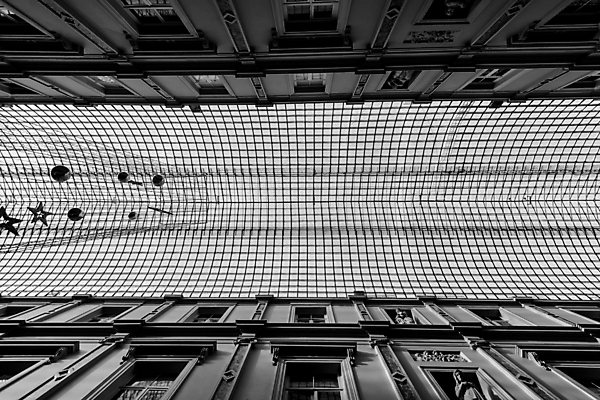 포토 JPG 해외이미지 백그라운드 건축양식 창문 유리 하늘 추상 벽돌 흑백 실내 사람없음 내부 건물 빛 반사 검은색 흰색 원형 정상 큼 질감 정사각형 철강 해외포토 도형 건축물 건축 컬러 무늬 재질 촬영기법 크기 파일형식 이미지허브