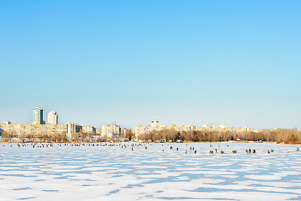 포토 JPG 해외이미지 계절 호수 스포츠 겨울 자연 낚시 어업 사람 앉기 취미 사람없음 물 강 냉동 얼음 추위 흰색 어부 서리 우크라이나 해외포토 자연요소 직업 유럽 산업 컬러 모션 레저 생태계 파일형식 이미지허브