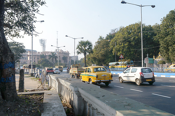 포토 JPG 해외이미지 라이프스타일 도로 육상교통 교통수단 여행 백그라운드 가로등 건축양식 통신 교통시설 자동차 거리 버스 사람없음 야외 건물 여름 도시풍경 환경 운전 차도 긴급 도시 도심 방향 속도 출퇴근 바쁨 시티라이프 승객 타운 명승지 해외포토 건축물 계절 공공시설 건축 길 교통 비즈니스 모션 대중교통 풍경 생활 시설 파일형식 이미지허브