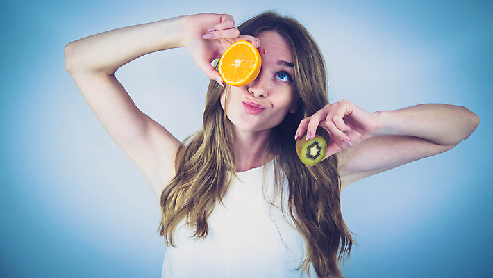 포토 JPG 해외이미지 모델 헤어스타일 손 여자 행복 얼굴 음료 음식 조각 다이어트 오렌지 과일 귤 키스 건강 한명 뷰티 노란색 유행 주스 화장품 활발 흰색 신선 잡기 손톱 피부 입술 스킨케어 생강 주근깨 강렬 고립 돌봄 비타민C 해외포토 1 감정 컬러 컨셉 채소 모션 사람 신체부위 점 애정표현 비타민 파일형식 이미지허브