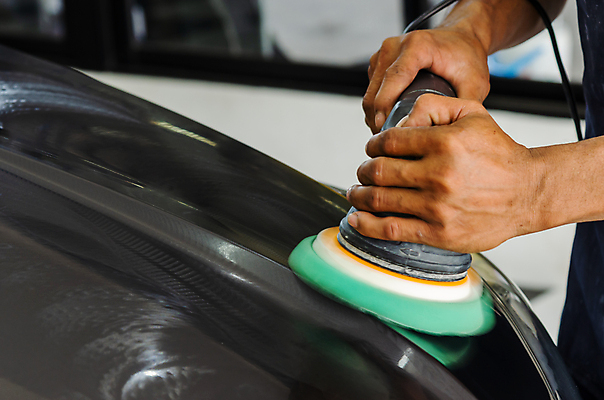 포토 JPG 해외이미지 손 자동차 신체부위 장비 공구 잡기 광택 닦기 세차 문지르기 해외포토 육상교통 모션 사람 도구 파일형식 이미지허브