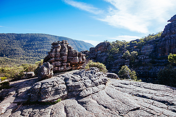 포토 JPG 해외이미지 나무 식물 길 여행 자연 하늘 산 건강 사람없음 쌓기 골짜기 산책 하이킹 탐험 시골 균열 호주 언덕 산등성이 암초 사암 그랜드캐니언 지질학 해외포토 교육 모션 레저 휴식 미국 돌_바위 오세아니아 생태계 파일형식 이미지허브