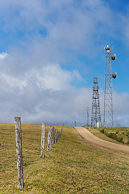 포토 JPG 해외이미지 나무 산업 도로 선 밭 비즈니스 통신 조류 하늘 모바일 거리 안테나 사람없음 파란색 스마트폰 울타리 환경 탑 자료 장비 전선 정보 네트워크 전자레인지 역 연결 큼 전화기 수화기 먼지 철사 철조망 철강 수평선 해외포토 식물 동물 건축물 길 컬러 농업 교통시설 핸드폰 스마트기기 담장 가전제품 레인지 크기 파일형식 이미지허브