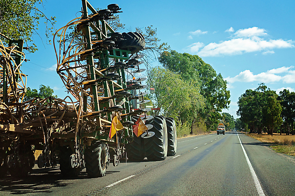 포토 JPG 해외이미지 산업 도로 농업 교통시설 모션 자동차 자연 사람없음 기계 장비 트럭 수확 화물 운반 고속도로 호주 큼 사인 짐차 무거움 트레일러 방법 복잡 힘찬 수평선 해외포토 길 육상교통 교통 컨셉 운송업 오세아니아 무게 크기 시설 생태계 파일형식 이미지허브