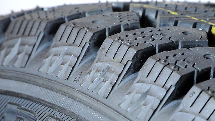 포토 JPG 해외이미지 직업 접시 산업 백그라운드 겨울 패턴 부분 교통시설 자동차 새로움 실내 사람없음 가로 검은색 젖음 바퀴 원형 변화 제조 묘사 오브젝트 속도 질감 타이어 밟기 정비공 고무 고립 과속 자동 줄서기 차고 카피스페이스 해외포토 도형 식기 계절 육상교통 컬러 교통 컨셉 무늬 모션 내부 공백 기술자 시설 파일형식 이미지허브