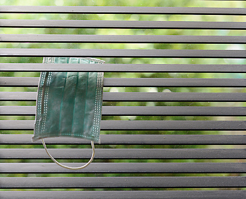 포토 JPG 해외이미지 손 응시 여자 선 백그라운드 패턴 창문 손가락 주택 실내 가면 사람 사람없음 내부 가로 초록색 빛 금속 검은색 희망 줄무늬 펼침 커튼 오픈 수술 바이러스 비밀 엿보기 손목시계 호기심 숨김 사생활 스파이 시각장애인 코로나바이러스 해외포토 시선 감정 시계 컬러 컨셉 무늬 장신구 의학 모션 재질 건물 신체부위 치료 장애인 파일형식 이미지허브