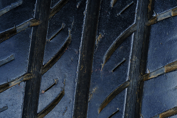 포토 JPG 해외이미지 도로 백그라운드 겨울 패턴 교통시설 자동차 표면 추상 안전 사람없음 옆모습 빛 검은색 어둠 재활용 공연 운전 흰색 시골 레이싱 바퀴 원형 닫기 묘사 오브젝트 속도 질감 타이어 짐차 고무 고립 선로 옛날 제어 해외포토 도형 계절 길 육상교통 뷰포인트 컬러 교통 무늬 모션 이벤트 시합 시설 친환경 파일형식 이미지허브