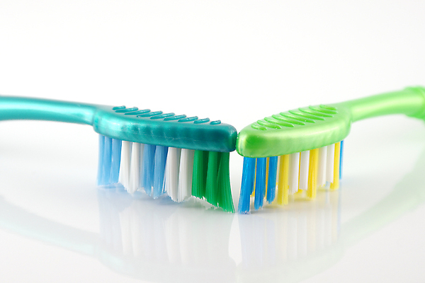 포토 JPG 해외이미지 2 건강 치과 손잡이 사람없음 일상 초록색 파란색 뷰티 반사 욕실 흰색 붓 입 닫기 치아 빨래 칫솔 플라스틱 오브젝트 싱크대 치과의사 반죽 치약 틀니 넘어짐 돌봄 변기통 위생관리 해외포토 컬러 가사 모션 재질 병원 관리 라이프 신체부위 위생용품 의사 소화기관 개수대 파일형식 이미지허브