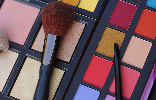 포토 JPG 해외이미지 직업 얼굴 분홍색 백그라운드 그림자 미술 사람없음 초록색 파란색 세트 컬러풀 뷰티 유행 보라색 페인트 화장품 립스틱 붓 화려 팔레트 상품 가루 볼터치 수집 피부 피부관리 만들기 윤곽 예술가 아이섀도 조립 돌봄 해외포토 컬러 컨셉 모션 문화예술 신체부위 화장 파일형식 이미지허브