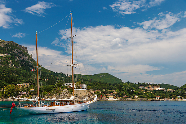 포토 JPG 해외이미지 계절 파도 바다 여행 백그라운드 요트 자연 벽지 하늘 휴가 휴식 사람없음 물 빛 햇빛 뷰티 만 뜨거움 떨어짐 지중해 그리스 휴양지 암초 내추럴 울퉁불퉁 코르푸 해외포토 자연요소 유럽 컨셉 배_교통 태양 장소 생태계 파일형식 이미지허브