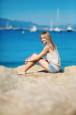 포토 JPG 해외이미지 주간 서양인 우먼라이프 여자 한명 사람 성인 야외 여름 여름휴가 바캉스 여행객 날씬함 여름라이프 성인여자한명만 해외포토 자연요소 외국인 1 라이프스타일 계절 휴가 몸매 여자한명만 성인여자만 파일형식 여름_계절 이미지허브