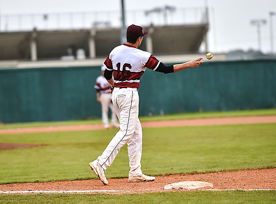 포토 JPG 해외이미지 주간 전신 남자 청소년 서기 야외 두명 뒷모습 아웃포커스 10대 야구 야구선수 던지기 야구공 야구모자 야구복 야구장 수비수 십대남자만 해외포토 자연요소 모자_잡화 뷰포인트 공 스포츠시설 모션 운동선수 촬영기법 사람 운동복 구기 야구용품 남자만 십대만 파일형식 이미지허브