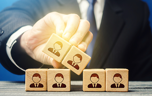 포토 JPG 해외이미지 손 남자 비즈니스 협력 사람모양 한명 들기 정장 상반신 성인 빛 여러개 블록 신입 성인남자한명만 해외포토 모양 1 옷 다수 모션 사람 신체부위 남자한명만 성인남자만 파일형식 이미지허브