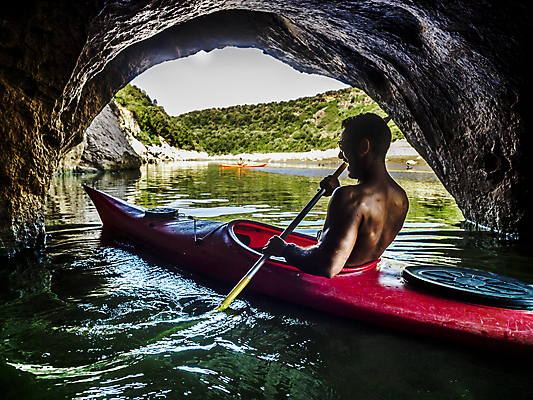 포토 JPG 해외이미지 백인 남자 호수 한명 풍경 성인 야외 물 여름 강 소나무 카약 성인남자한명만 해외포토 자연요소 서양인 나무 1 계절 사람 수상스포츠 남자한명만 성인남자만 파일형식 이미지허브