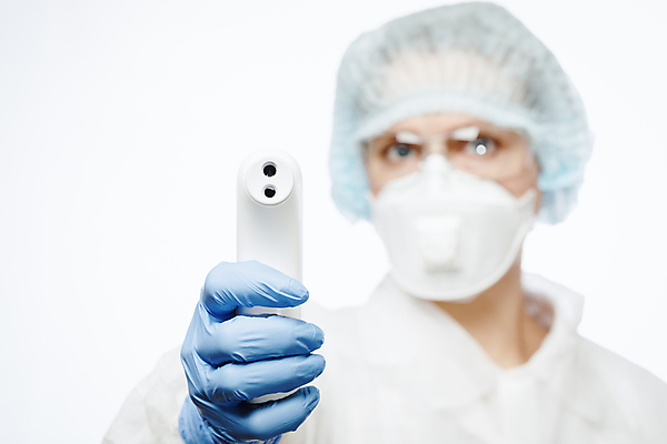 포토 JPG 해외이미지 손 신체 고글 가면 마스크 한명 안전 사람 디지털 고통 간호사 의사 공구 가리킴 열 환경오염 바이러스 보호 온도계 체온계 측정 감염 온도 돌봄 이마 적외선 전염병 증상 코로나바이러스 해외포토 1 감정 컨셉 모션 손짓 신체부위 의료진 도구 질병 파일형식 이미지허브