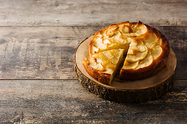 포토 JPG 해외이미지 디저트 실내 사람없음 달콤 나무받침 애플파이 나무배경 해외포토 음식 백그라운드 내부 목재 맛 받침대 파이_빵 파일형식 이미지허브