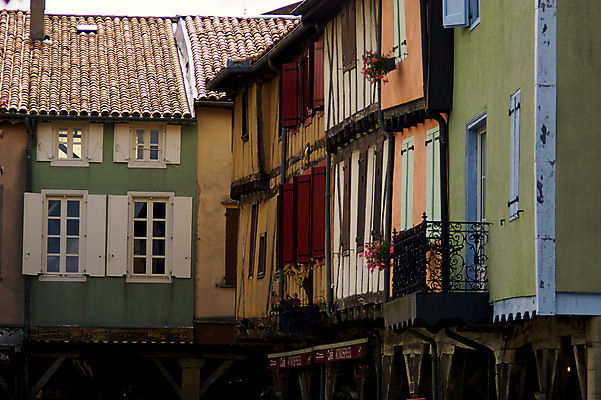 포토 JPG 해외이미지 전통 유럽 여행 가로등 건축양식 창문 휴가 거리 주택 풍경 사람없음 건물 목재 컬러풀 마을 프랑스 화려 중세 역사 재산 그림 목공예 타운 남쪽 셔터 프랑스어 옛날 해외포토 나무 문자 건축물 공공시설 건축 나라 컬러 컨셉 재료 금융 도시 공예 방향 파일형식 이미지허브