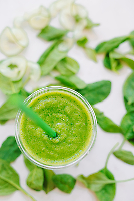 포토 JPG 해외이미지 실내 빨대 사람없음 아웃포커스 하이앵글 야채주스 흰배경 라임 건강식 스무디 플라스틱컵 디톡스 해외포토 음료 음식 뷰포인트 백그라운드 과일 촬영기법 건강 내부 컵 주스 흰색 플라스틱 파일형식 이미지허브