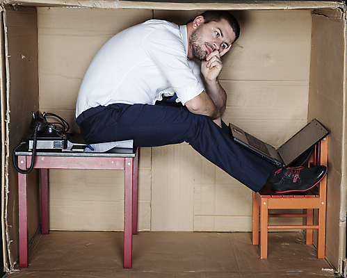 포토 JPG 해외이미지 전신 백인 남자 의자 탁자 한명 앉기 성인 옆모습 상자 사무실 업무 비즈니스맨 전화기 갇힘 답답함 성인남자한명만 해외포토 서양인 1 뷰포인트 가구 비즈니스 모션 사람 작업 직장인 감각 남자한명만 성인남자만 파일형식 이미지허브