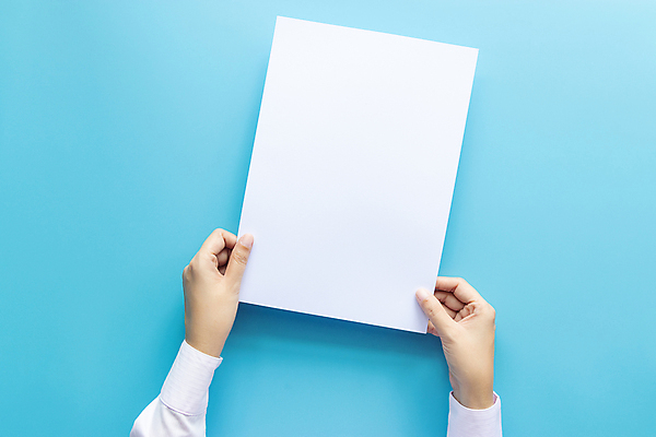 포토 JPG 해외이미지 템플릿 손 디자인 종이 백그라운드 비즈니스 손가락 한명 사람 파란색 사무실 독서 공백 정보 흰색 잡기 비즈니스우먼 신용카드 발표 메시지 티켓 닫기 인쇄 편지 계약 오브젝트 사인 주기 경영자 서식 문서 심플 초대 보여주기 시트 서명 고립 목업 카피스페이스 포트폴리오 미니멀리스트 해외포토 1 여자 컬러 모션 신체부위 금융 직장인 리더 파일형식 이미지허브