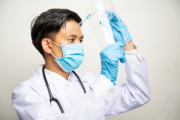 포토 JPG 해외이미지 배너 남자 과학 장갑 백그라운드 컨셉 청진기 새로움 거리 파노라마 병원 가면 한명 글로벌 미국 고통 환자 의사 성장 덮개 긴급 실험실 바이러스 질병 이슬람교 측정 예방 감염 온도 고무 경보 백신 소셜 전염병 증상 해외포토 1 잡화 감정 종교 북아메리카 의학 의료기기 촬영기법 실험 사람 의료진 뚜껑 파일형식 이미지허브