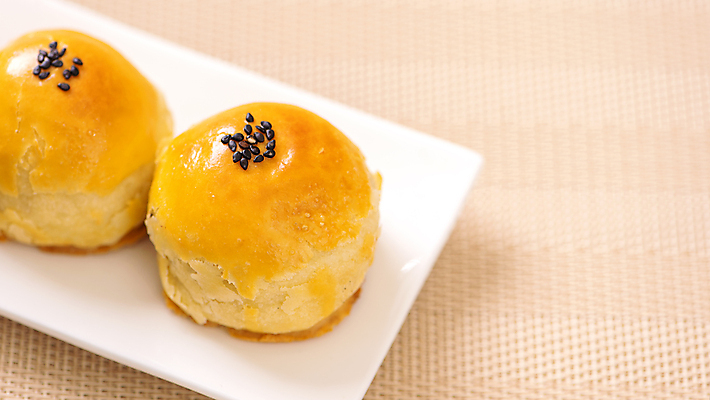 포토 JPG 해외이미지 접시 디저트 실내 사람없음 달콤 나무탁자 월병 해외포토 식기 음식 탁자 내부 과자 맛 중국전통 파일형식 이미지허브