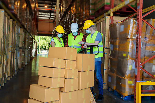 포토 JPG 해외이미지 직업 라이프스타일 산업 얼굴 비즈니스 공장 건강 대화 가면 설명 사람 성인 두명 고통 업무 작업 바이러스 제조 보호 질병 안전모 예측 나무상자 땅 가득함 배송 창고 동료 서비스 패키지 물류 짐싸기 경영 남아프리카 분배 해외포토 감정 컨셉 공업 의학 관계 모션 아프리카 말하기 생활 신체부위 상자 헬멧 안전장비 파일형식 이미지허브
