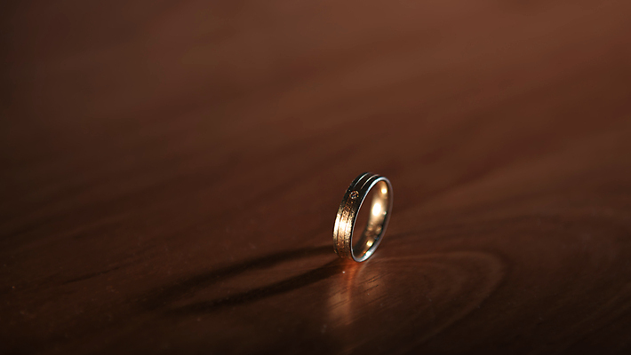 포토 JPG 해외이미지 디자인 커플 결혼 백그라운드 2 관계 자연 탁자 결혼식 함께함 발렌타인데이 선물 사랑 사람없음 목재 장식 빛 뷰티 반사 갈색 유행 금속 흰색 축하 반지 쌍 황금 고급 은색 보석 심볼 질감 약혼 제안 해외포토 나무 감정 컬러 가구 컨셉 재료 장신구 데이이벤트 재질 이벤트 광석 생태계 약속 파일형식 이미지허브