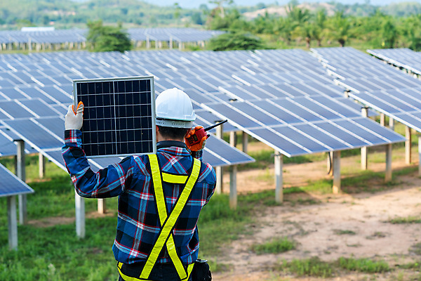 포토 JPG 해외이미지 식물 남자 산업 과학 비즈니스 노동자 세포 한명 안전 사람 야외 가로 초록색 컴퓨터 태양 환경 힘 재활용 장비 에너지 업무 판넬 계산 기술자 엔지니어 변화 역 건축가 분석 서비스 태양에너지 시스템 공학 세대 혁명 생태학 설치 전압 해외포토 자연요소 직업 1 교육 컬러 컨셉 교통시설 전자제품 작업 그린에너지 친환경 파일형식 이미지허브