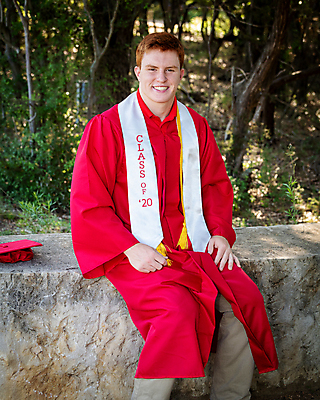 포토 JPG 해외이미지 남자 행복 여유 포즈 졸업 학교 성공 기념 한명 소년 10대 빨간색 파란색 축구 끝 주근깨 저지 플레이어 해외포토 1 교육 감정 어린이 컬러 컨셉 청소년 사람 구기 점 파일형식 이미지허브