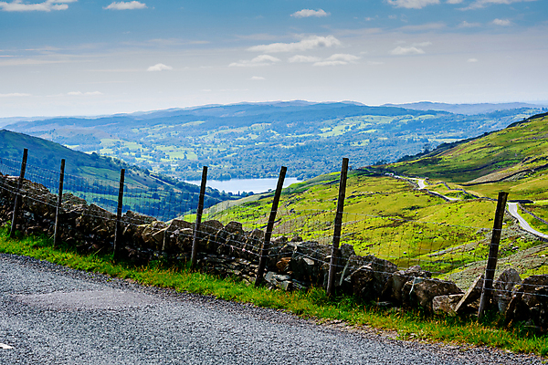 포토 JPG 해외이미지 영어 도로 호수 벽 여행 자연 하늘 영국 잉글랜드 거리 숙이기 사람없음 파란색 빛 세계 환경 계곡 고속도로 지역 통과 굴곡 컴브리아주 해외포토 문자 유럽 길 컬러 포즈 교통시설 생태계 파일형식 이미지허브