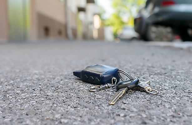 포토 JPG 해외이미지 도로 길 백그라운드 교통시설 자동차 표면 열쇠 출입구 거리 사람없음 야외 건물 문 환경 도시 던지기 보행로 닫기 떨어짐 주차 다발 질감 공포 문제 타운 멀리 거짓말 길가 방법 분실 선로 소셜 이슈 해외포토 건축물 육상교통 교통 컨셉 모션 시설 파일형식 이미지허브