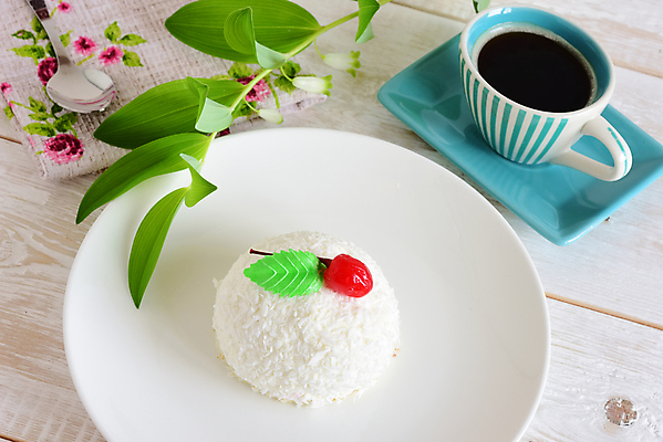 포토 JPG 해외이미지 열매 꽃 커피 티타임 사람없음 케이크 달콤 커피잔 티스푼 코코넛 해외포토 식물 음료 과일 휴식 디저트 잔 숟가락 맛 파일형식 이미지허브