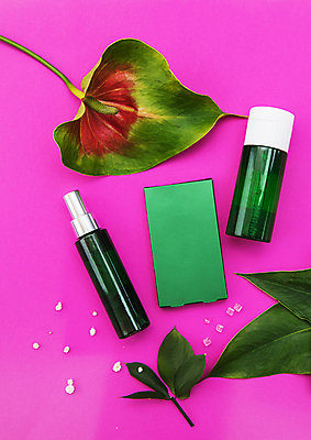 포토 JPG 해외이미지 잎 사람없음 상자 하이앵글 뷰티 화장품 향수 안스리움 플랫레이 분홍색배경 해외포토 식물 꽃 뷰포인트 분홍색 백그라운드 플랫 파일형식 이미지허브