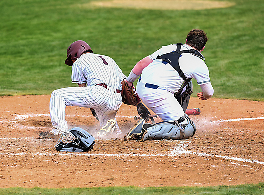포토 JPG 해외이미지 남자 유니폼 청소년 성인 두명 뒷모습 10대 경쟁 경기장 활발 야구 야구선수 야구글러브 야구복 포수 대회 야구헬멧 무릎구부리기 해외포토 옷 뷰포인트 포즈 컨셉 스포츠시설 운동선수 사람 운동복 구기 글러브 헬멧 파일형식 이미지허브