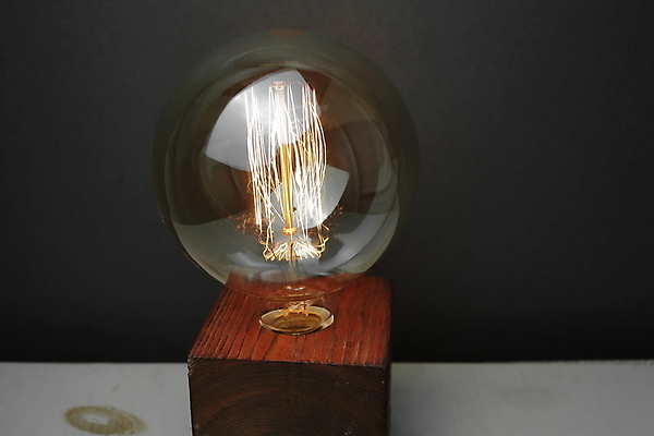 포토 JPG 해외이미지 디자인 컨셉 전구 상상 유리 조명 아이디어 매달리기 창조 미술 사람없음 내부 장식 빛 어둠 힘 장비 에너지 수확 골동품 램프 황금 클래식 향수 백열등 복고 철사 빛망울 광 구식 발명 옛날 필라멘트 해외포토 농업 모션 재질 문화예술 화장품 파일형식 이미지허브