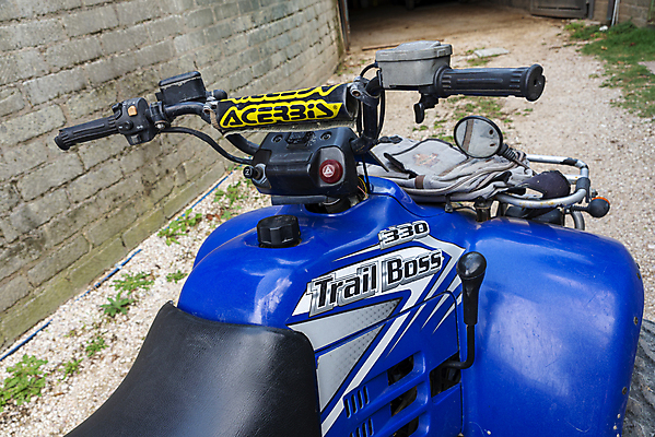 포토 JPG 해외이미지 도로 모래 스포츠 여행 교통시설 자연 하늘 비행기 안테나 사람없음 야외 자전거 경쟁 장비 흰색 바퀴 헬멧 심볼 항공 속도 먼지 지역 멀리 모터 혁명 고립 드론 비포장도로 해외포토 길 컬러 교통 컨셉 통신 항공교통 대중교통 바이크 보호장비 시설 생태계 파일형식 이미지허브