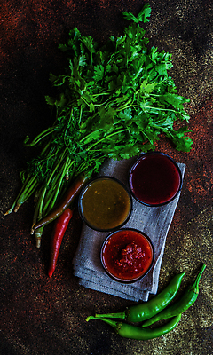 포토 JPG 해외이미지 전통 유럽 음식 백그라운드 토마토 채소 과일 탁자 도마 요리 사람없음 빨간색 노란색 주방 수확 바위 시골 도자기 사발 고수 허브 부식 시멘트 소금 후추 자두 조지아 콘크리트 카피스페이스 해외포토 식물 나라 컬러 가구 농업 주방용품 공백 돌_바위 사기그릇 향신료 동유럽 파일형식 이미지허브
