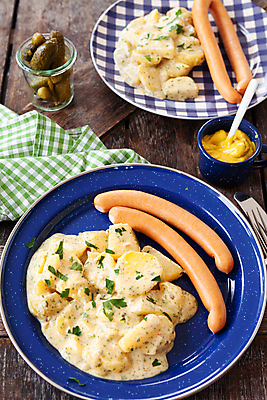 포토 JPG 해외이미지 접시 음식 감자 파슬리 사람없음 목재 세로 식사 샐러드 시골 소시지 맛 머스터드 허브 피클 레시피 점심식사 핸드메이드 해외포토 나무 식물 식기 컨셉 채소 재료 소스_음식 가공식품 절임 파일형식 이미지허브