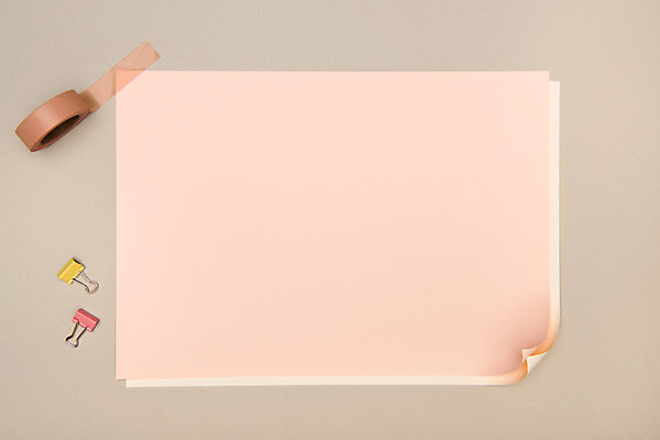 포토 JPG 스튜디오촬영 종이 분홍색 백그라운드 실내 사람없음 하이앵글 오브젝트 클립 도화지 겹침 색지 메모집게 플랫레이 마스킹테이프 카피스페이스 국내포토 뷰포인트 컬러 집게 내부 공백 플랫 테이프 파일형식